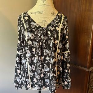 Women’s size small Knox Rose blouse. Black background with print lt. pink/blue